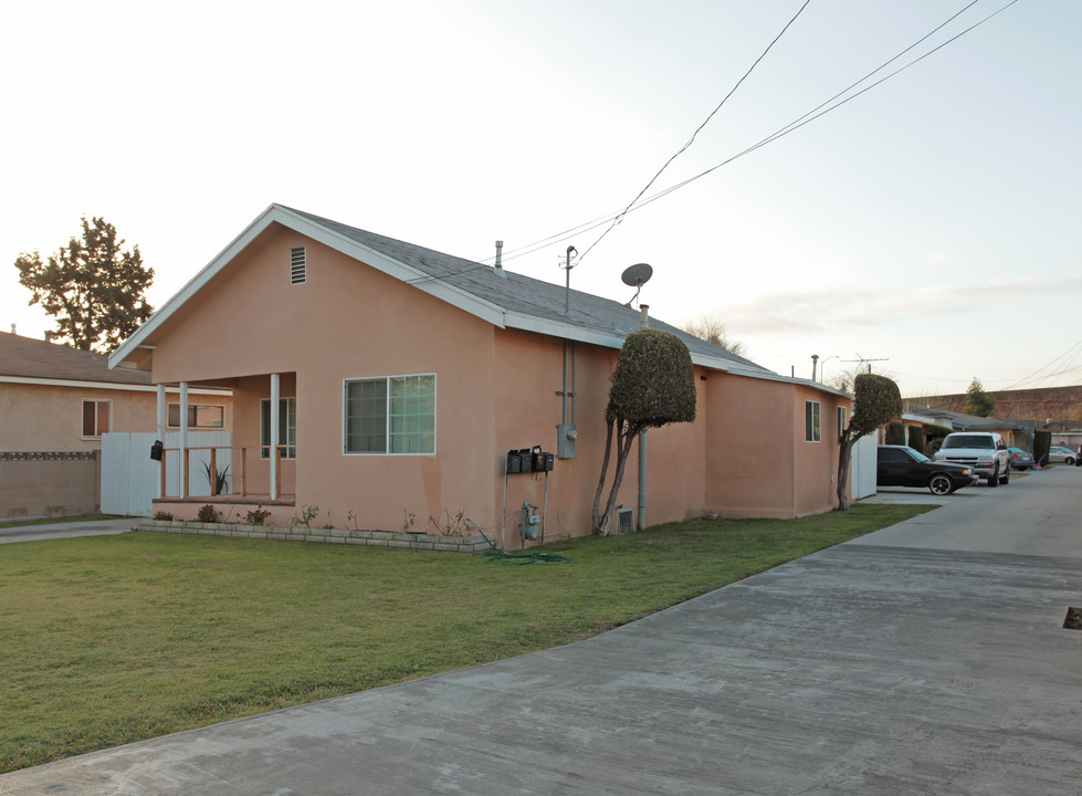 9444 Park St in Bellflower, CA - Foto de edificio