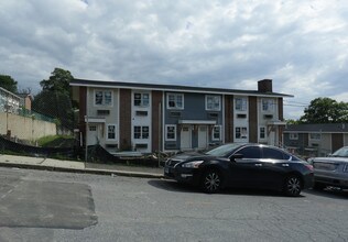 68 Lawn Ave in Stamford, CT - Foto de edificio - Building Photo