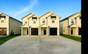 3150 S Cleveland St in Dayton, TX - Building Photo