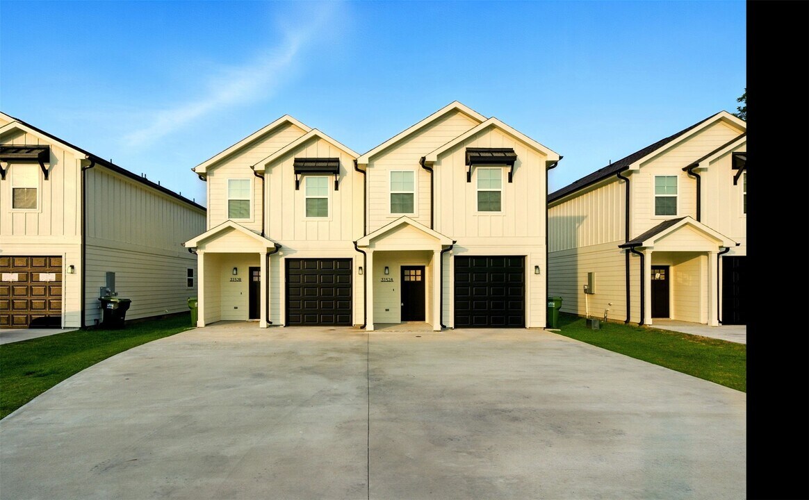 3150 S Cleveland St in Dayton, TX - Building Photo