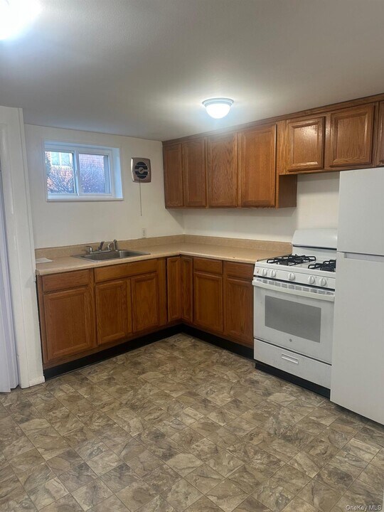 300 Ketchamtown Rd in Wappingers Falls, NY - Building Photo