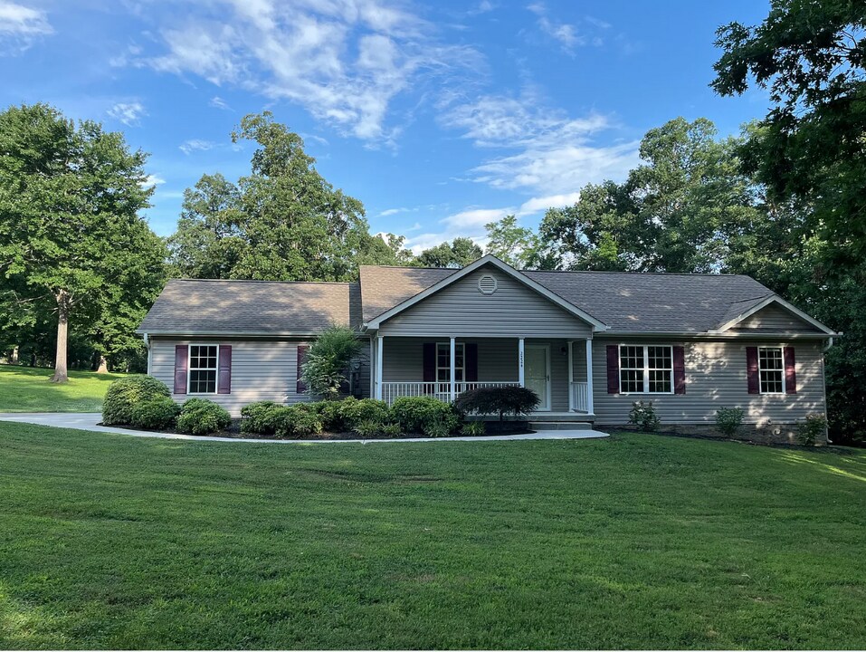 2224 Peterson Rd in Greenback, TN - Building Photo