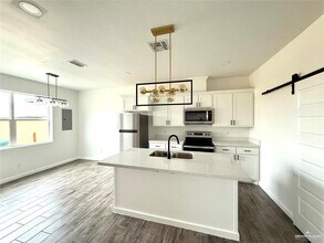 5401 N Crown Point in Pharr, TX - Building Photo - Building Photo
