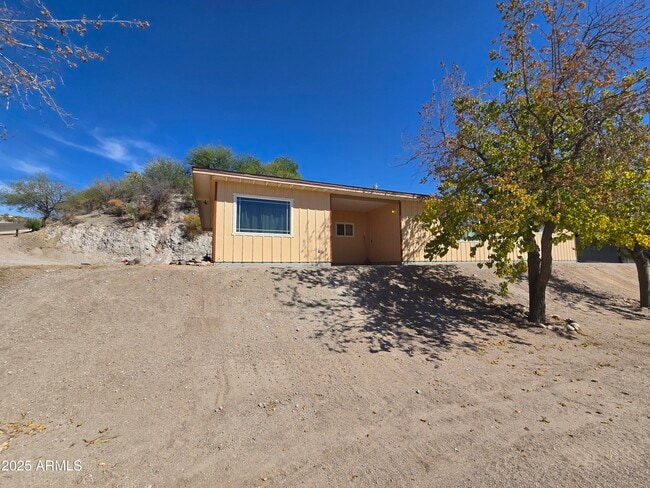 property at 525 El Recreo Ct