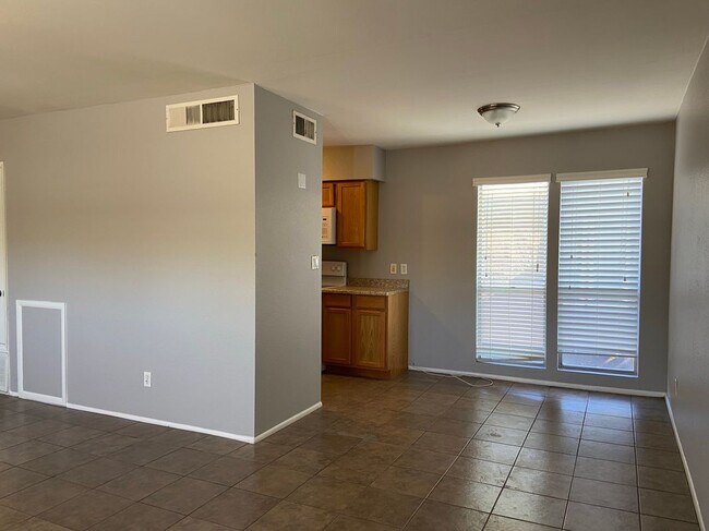 2693 E Oakleaf Dr in Tempe, AZ - Foto de edificio - Building Photo