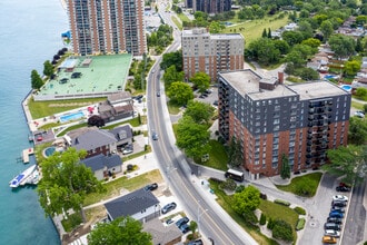 Island View Towers in Windsor, ON - Building Photo - Building Photo