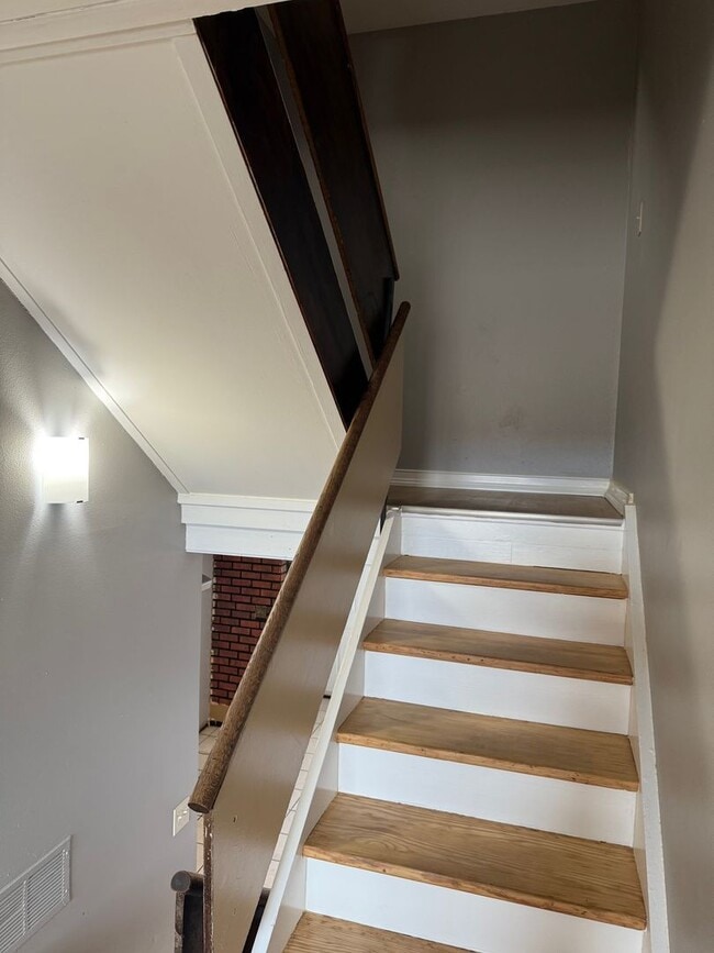 9221 W Allyn St in Milwaukee, WI - Foto de edificio - Building Photo