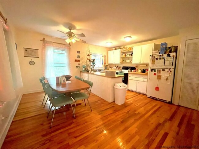 4 Underwood St in Saugerties, NY - Foto de edificio - Building Photo