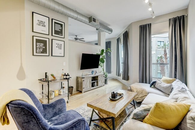 property at 1901 Post Oak Blvd