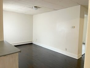 213 Brown St, Unit 1st Floor Apt in Westbrook, ME - Building Photo - Building Photo