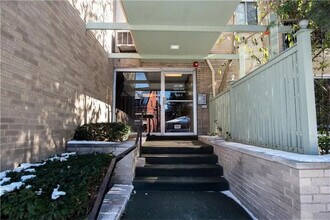 605 Shady Ave, Unit B2 in Pittsburgh, PA - Foto de edificio - Building Photo