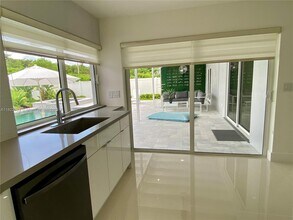 1237 Garfield St in Hollywood, FL - Building Photo - Building Photo