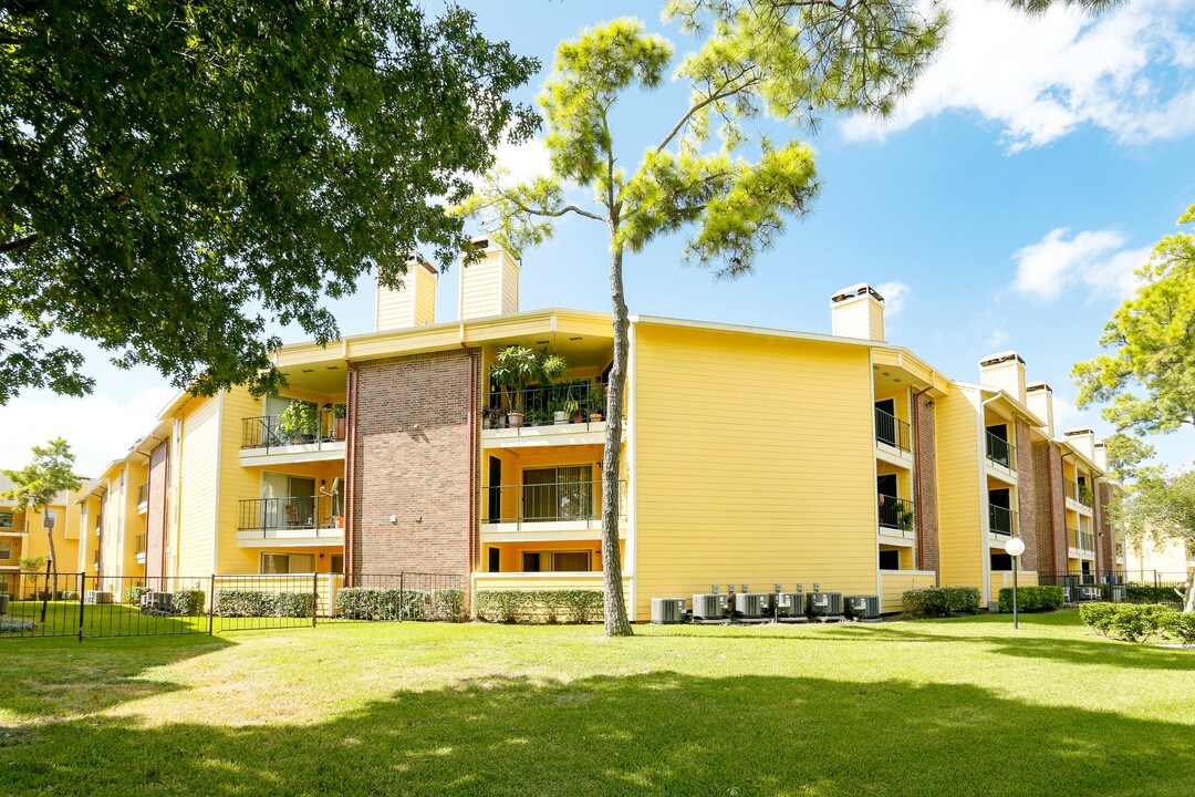 Mia LXMI Westchase West in Houston, TX - Foto de edificio