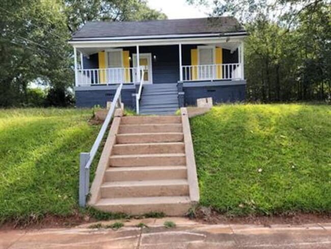 property at 905 Murphy Ave