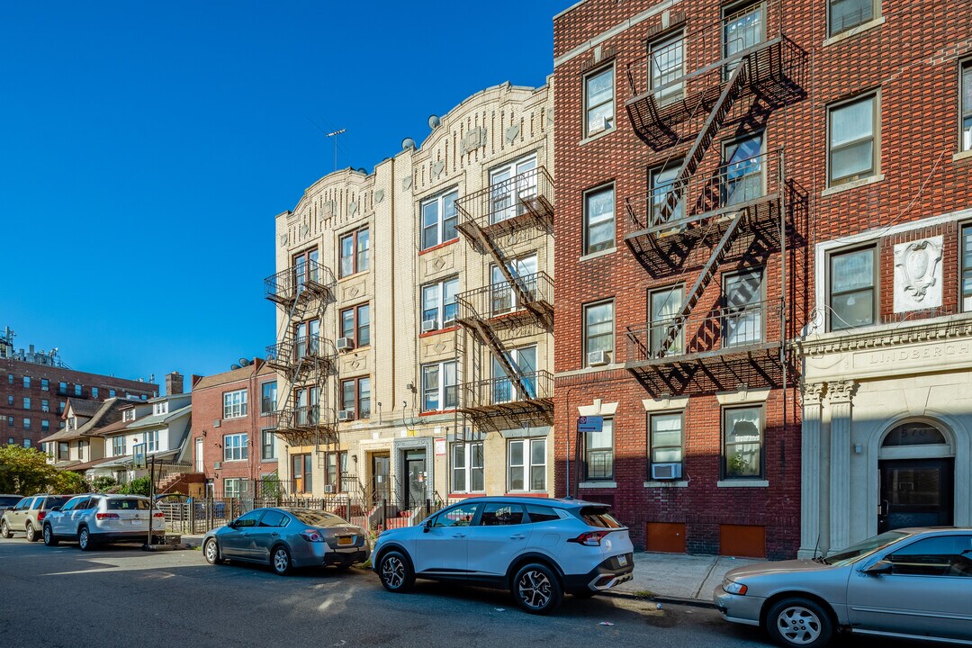 572 E 26th St in Brooklyn, NY - Building Photo