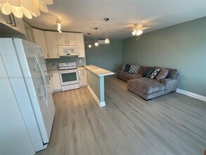 2716 NE 30th Pl in Fort Lauderdale, FL - Building Photo - Building Photo