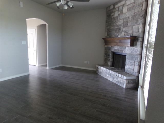 811 Acadia Ct in Tolar, TX - Building Photo - Building Photo