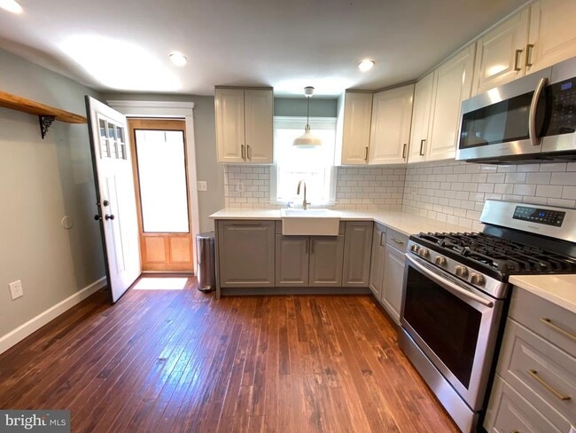 220 Mercer St in Philadelphia, PA - Building Photo - Building Photo