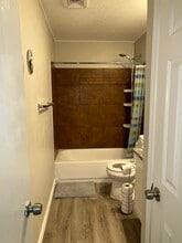 7407 Cloverglen Dr in Dallas, TX - Foto de edificio - Building Photo