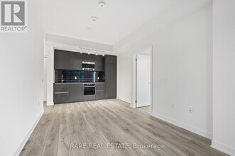 110 Broadway Ave in Toronto, ON - Building Photo - Building Photo