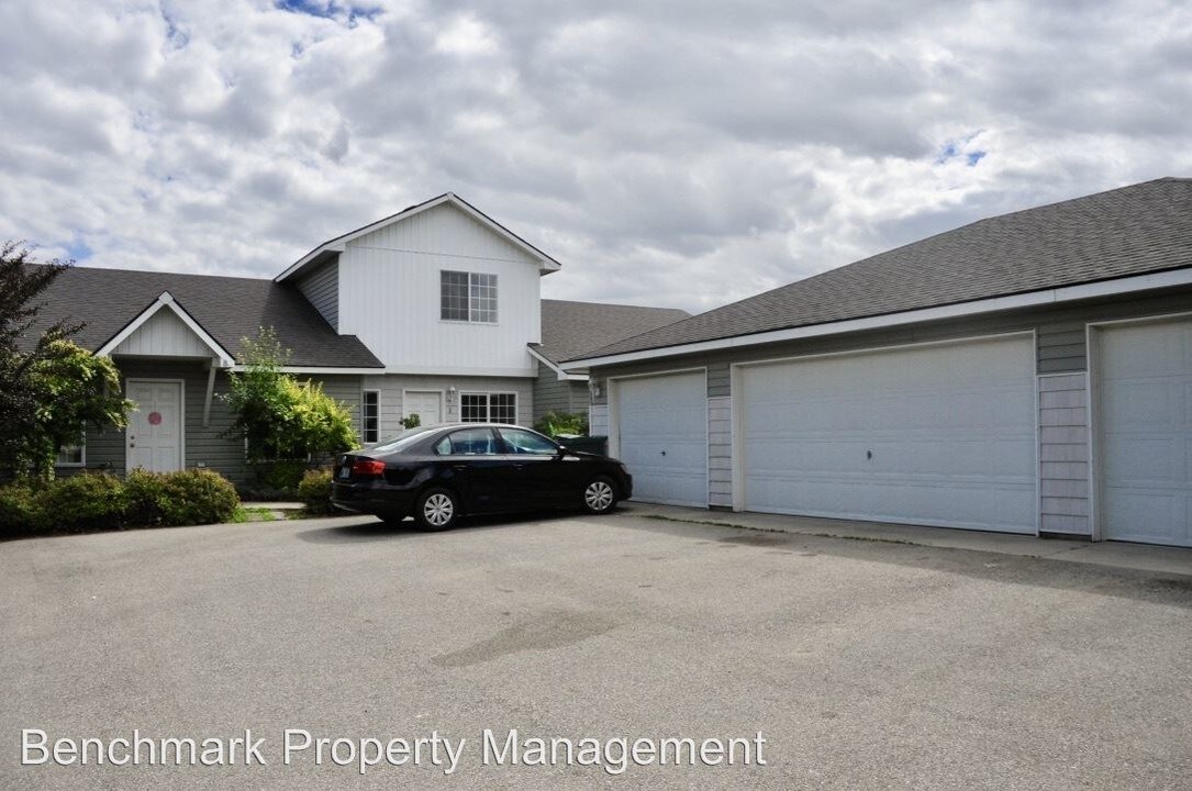 6364 W Trestle St-Unit -#2 in Rathdrum, ID - Building Photo
