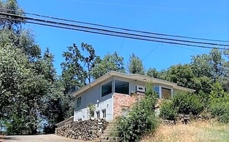 4913 Front St in Shasta Lake, CA - Building Photo