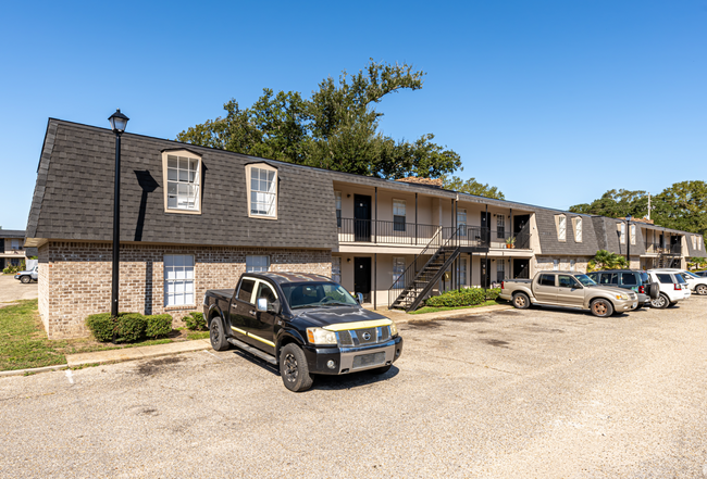 Biloxi Oaks Apartments in Biloxi, MS - Foto de edificio - Building Photo