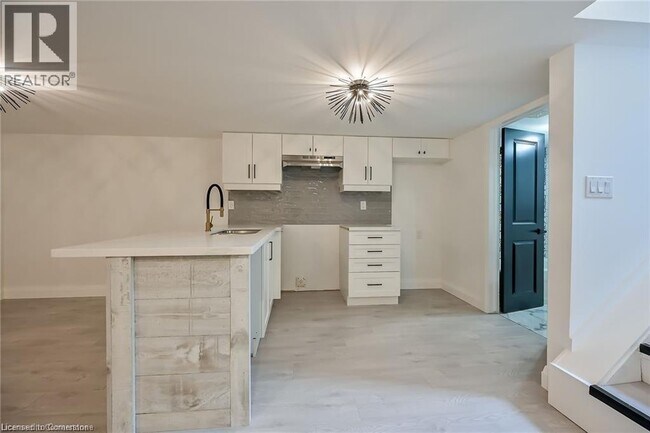 201 Stewartdale Ave in Hamilton, ON - Building Photo - Building Photo