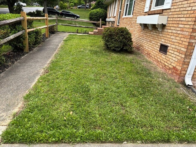 1210 Fox Run Dr in Charlotte, NC - Building Photo - Building Photo