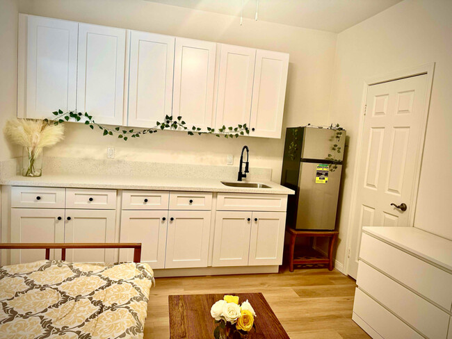 6805 Edinburgh Rd in Corona, CA - Building Photo - Building Photo