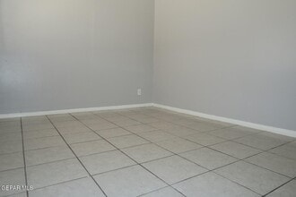 4023 Thomason Ave in El Paso, TX - Building Photo - Building Photo