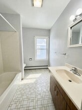 70 Oak St in Amityville, NY - Building Photo - Building Photo