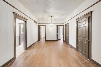 766 120th St S, Unit A in Tacoma, WA - Foto de edificio - Building Photo