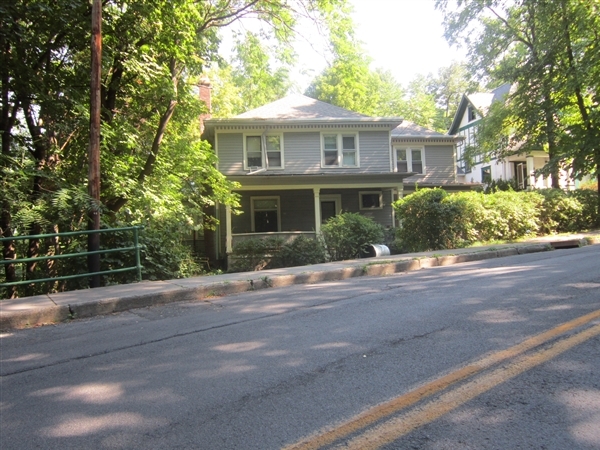 130 University Ave in Ithaca, NY - Foto de edificio