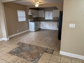 2411 Acacia St in Stockton, CA - Building Photo - Building Photo