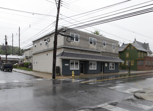 349-351 W 1st Ave in Parkesburg, PA - Foto de edificio - Building Photo