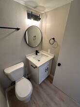 14837 N 25th Dr, Unit 13 in Phoenix, AZ - Foto de edificio - Building Photo