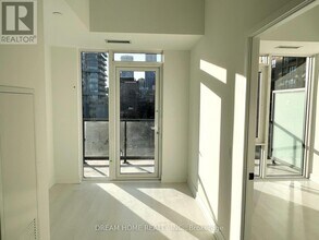 308 Jarvis St in Toronto, ON - Building Photo - Building Photo