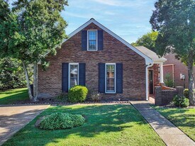 1129 W Main St in Franklin, TN - Building Photo