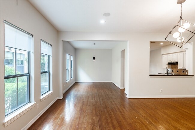 property at 2923 Royal Oaks Crest