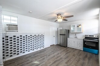 1420 Corpus Christi St in Laredo, TX - Building Photo - Building Photo