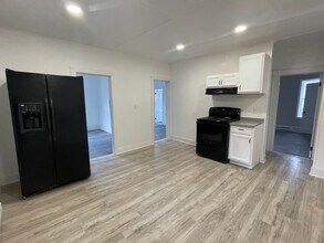 16-18 N Summer St in Adams, MA - Building Photo - Building Photo