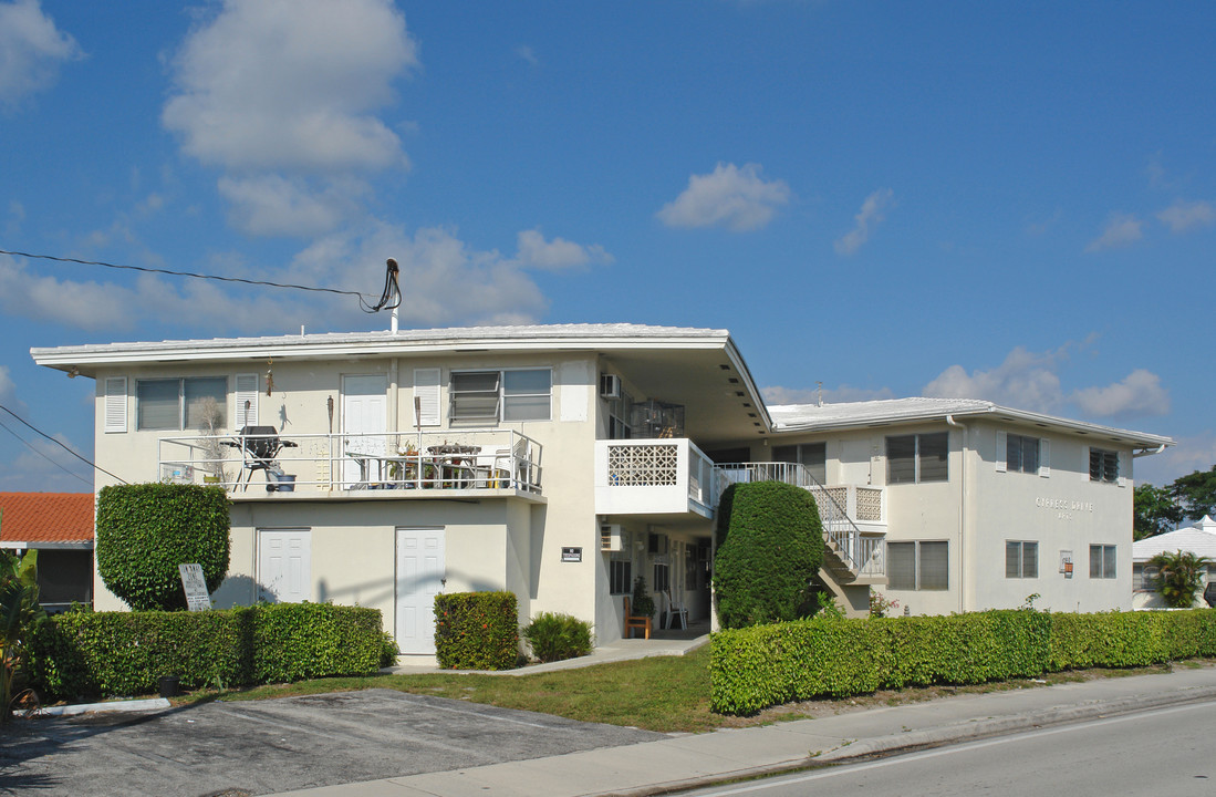 Cypress Drive Apartments in Fort Lauderdale, FL - Building Photo