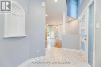 2233 Rockingham Dr in Oakville, ON - Building Photo - Building Photo