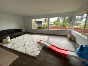 4601 Lawton Ln W in Seattle, WA - Building Photo - Building Photo