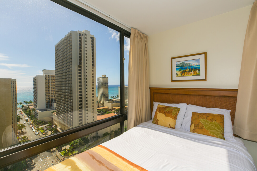 229 Paoakalani Ave, Unit #2102 Waikiki Sunset in Honolulu, HI - Building Photo