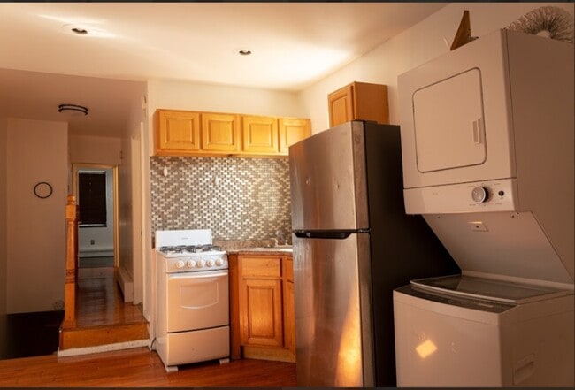 4837 Parrish St, Unit 2nd Floor in Philadelphia, PA - Foto de edificio - Building Photo
