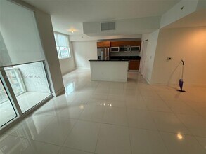 244 Biscayne Blvd in Miami, FL - Building Photo - Building Photo