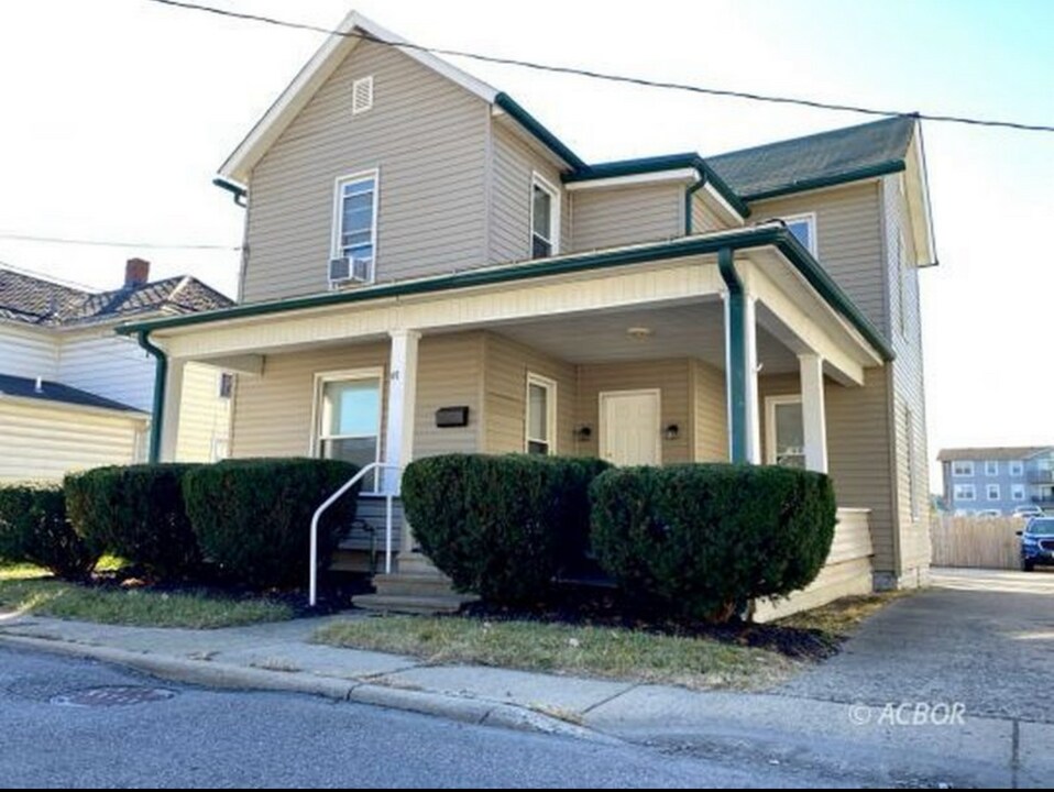 97 S Shafer St in Athens, OH - Foto de edificio