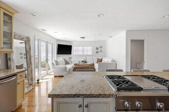 3213 Walnut Ave in Manhattan Beach, CA - Building Photo - Building Photo